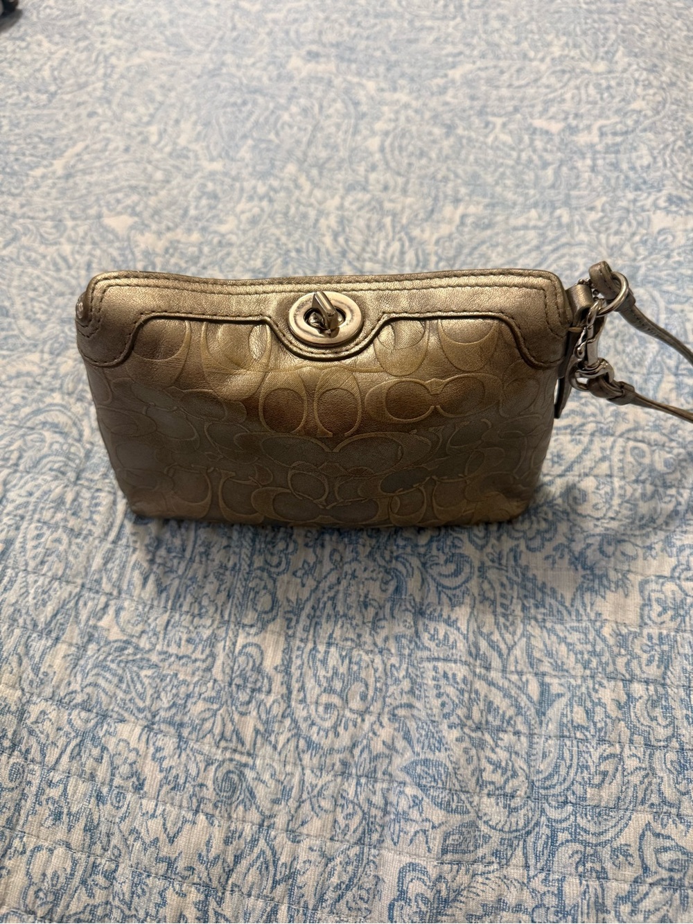 Vintage Coach Y2K Silver Turnlock Leather Wristlet